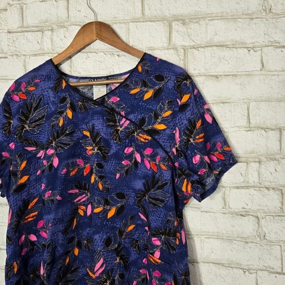 Runway by Cherokee printed scrub top - Picture 3 of 13